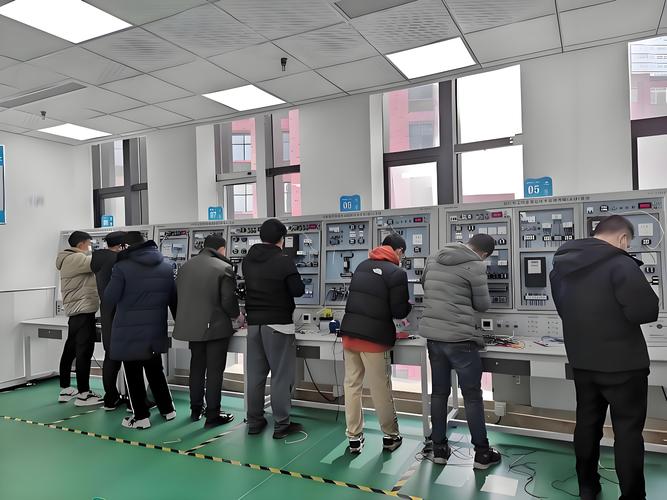 初中毕业能报电工培训班学校吗？-图3