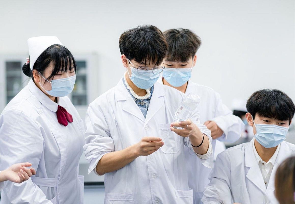 临床医学3+2初中毕业能学吗？-图1