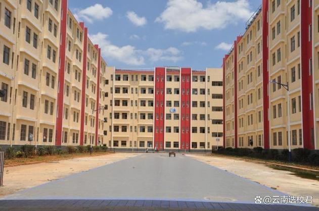 云南曲靖幼师学校为何招初中生？-图1
