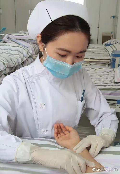 女生初中毕业学护理好吗-图1