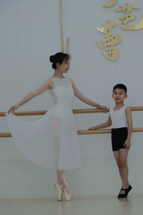 幼师形体标准具体指哪些要求？-图1