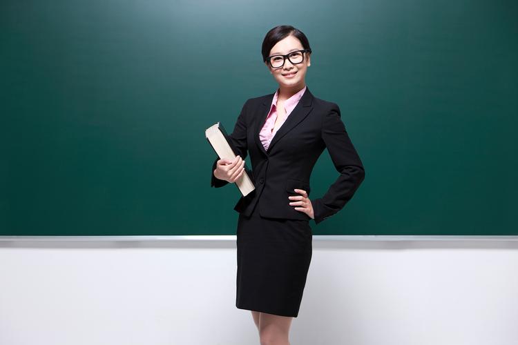 应聘初中教师必须穿正装吗?-图1 应聘初中教师必须穿正装吗?-图1