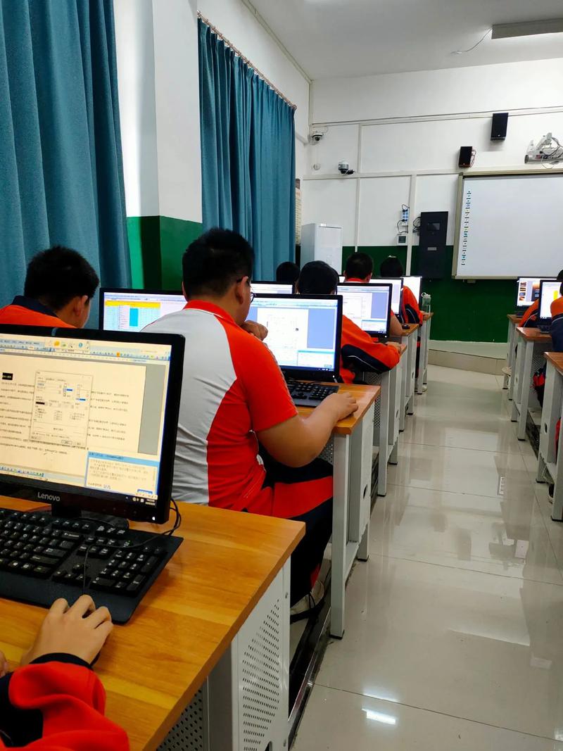 初中学历能学电脑设计吗?-图2 初中学历能学电脑设计吗?-图2