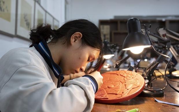 初中中专工艺美术学什么?技能与兴趣如何兼顾?-图2 初中中专工艺美术学什么?技能与兴趣如何兼顾?-图2