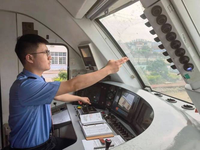 初中毕业能学开火车吗?-图1 初中毕业能学开火车吗?-图1