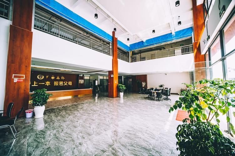 石头兴华高中招生电话是多少？-图3