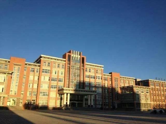 迪庆州到底有多少所初中学校？-图2