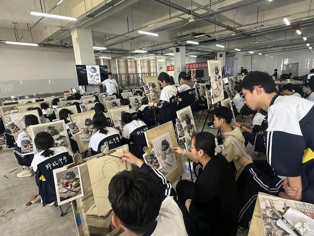 新疆哈密高中美术学校有何特色与优势？-图2