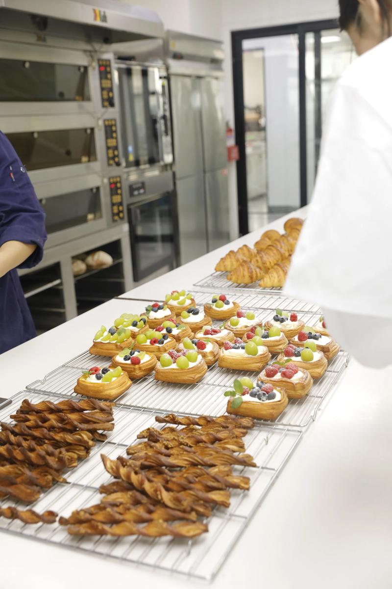 友爱职高中的时尚西点-图2 友爱职高中的时尚西点-图2