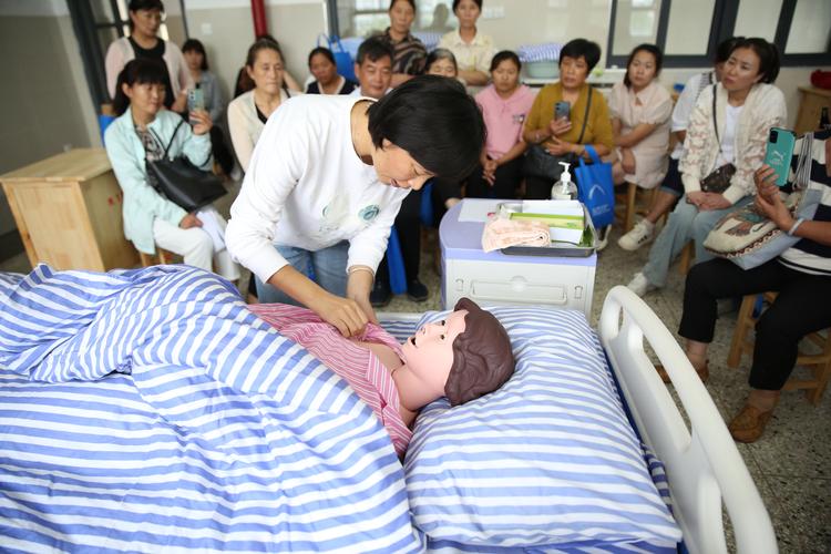 郑州技校适合初中生护理-图1