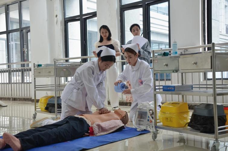 郑州技校适合初中生护理-图2