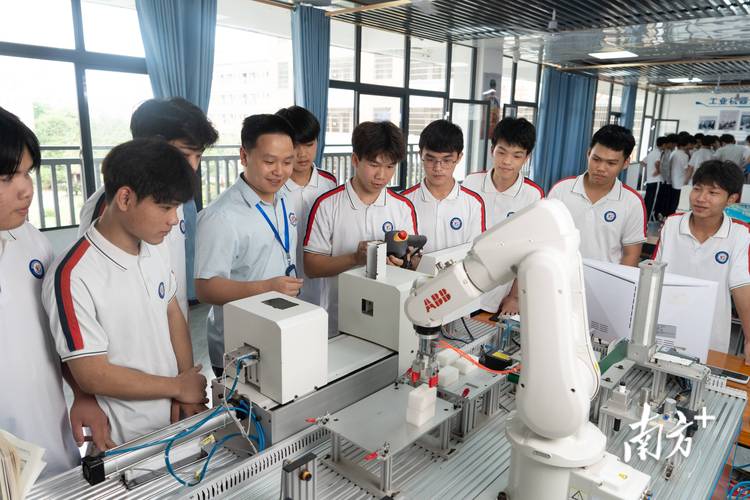 初中毕业选什么职业培训好?-图1 初中毕业选什么职业培训好?-图1