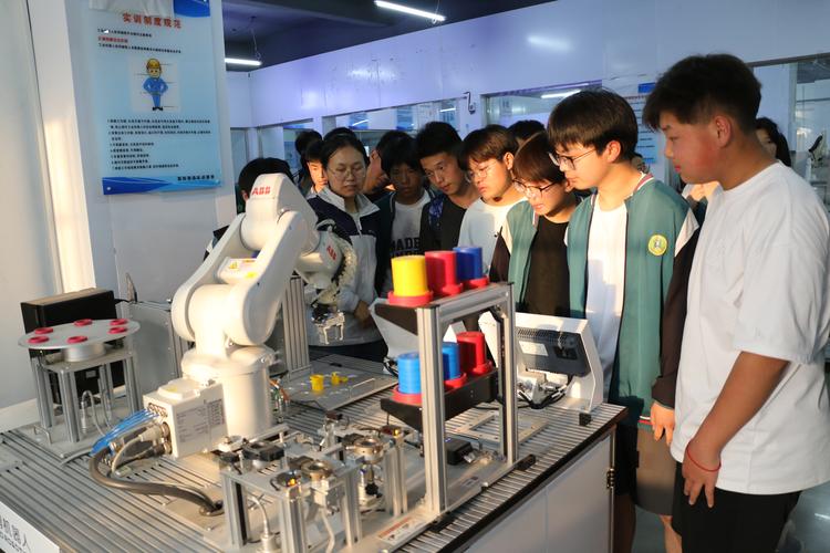 初中毕业选什么职业培训好?-图3 初中毕业选什么职业培训好?-图3