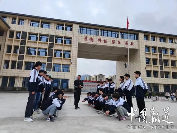 达县职高中学女神相片为何引关注？-图2