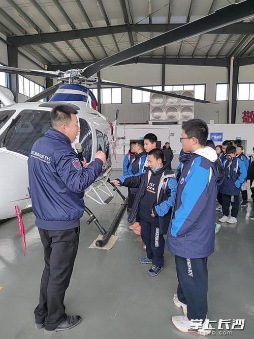 初中毕业能直接学开飞机吗?-图1 初中毕业能直接学开飞机吗?-图1