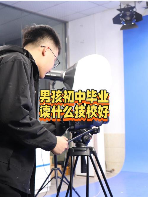 男孩初中毕业，学什么专业好就业？-图2